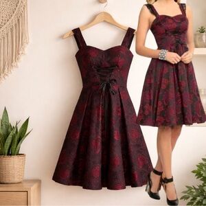 HEARTS & ROSES Red Black Brocade Sleeveless Lace Up Corset Full Dress Small